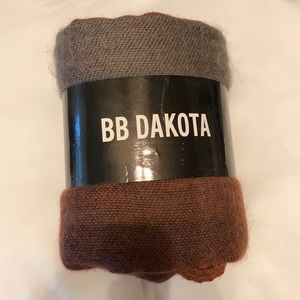 NWOT BB Dakota Poncho